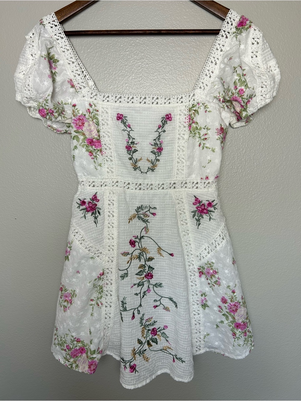 Altar’d State White Floral Square-Neck Dress with Puff Sleeves Medium